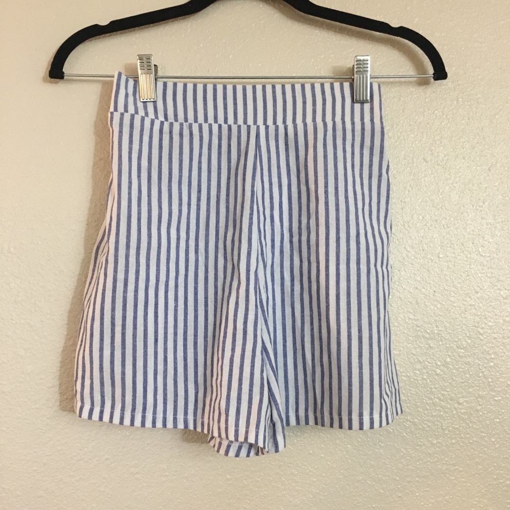 ๐High waist pinstripe shorts - Picture 1 of 6
